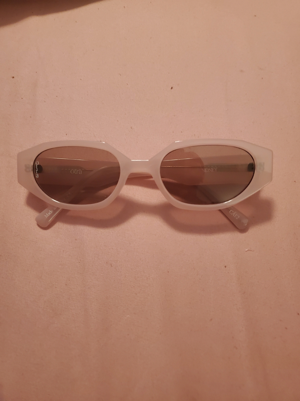 Unbranded White Cat-Eye Sunglasses with Smokey Lenses